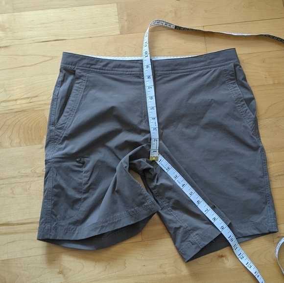L.l Bean water repellent comfort trail hiking shorts ash color size 10 B1 - Picture 12 of 14